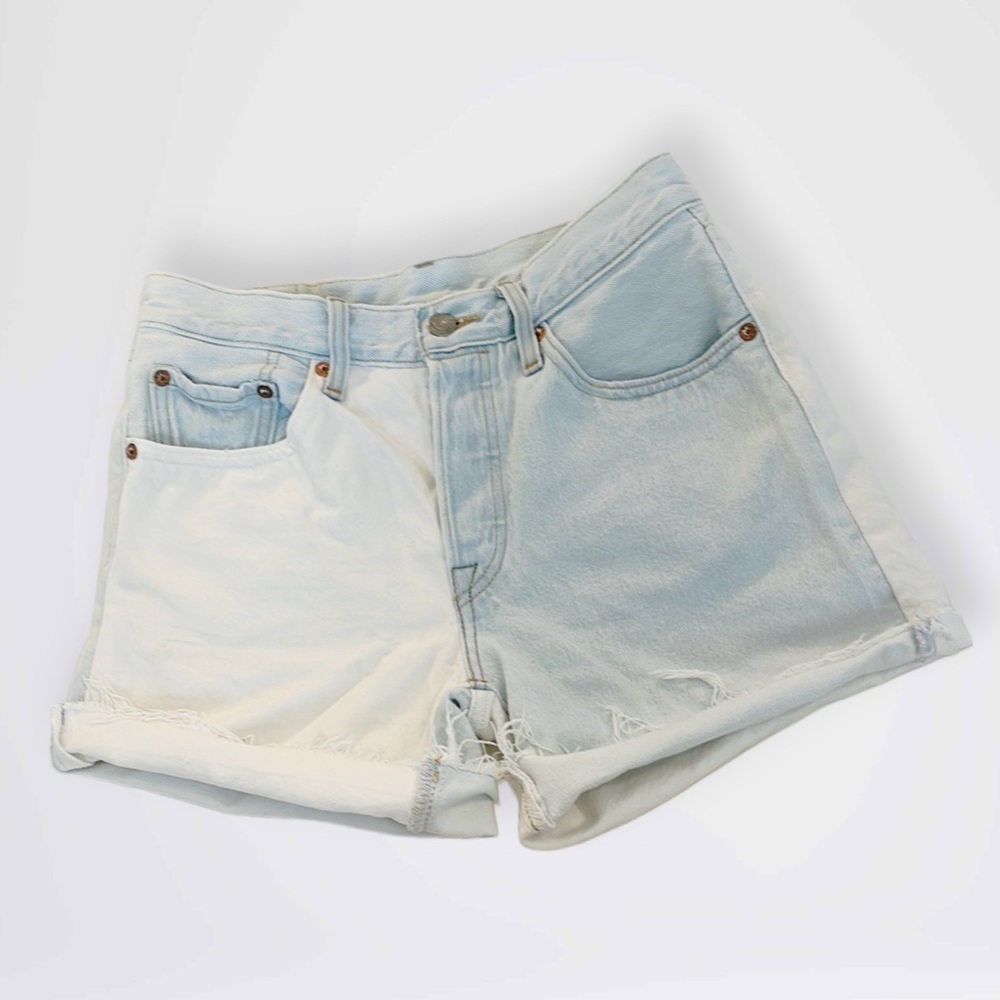 Never Worn! Levi’s 501 color block jean shorts. W26